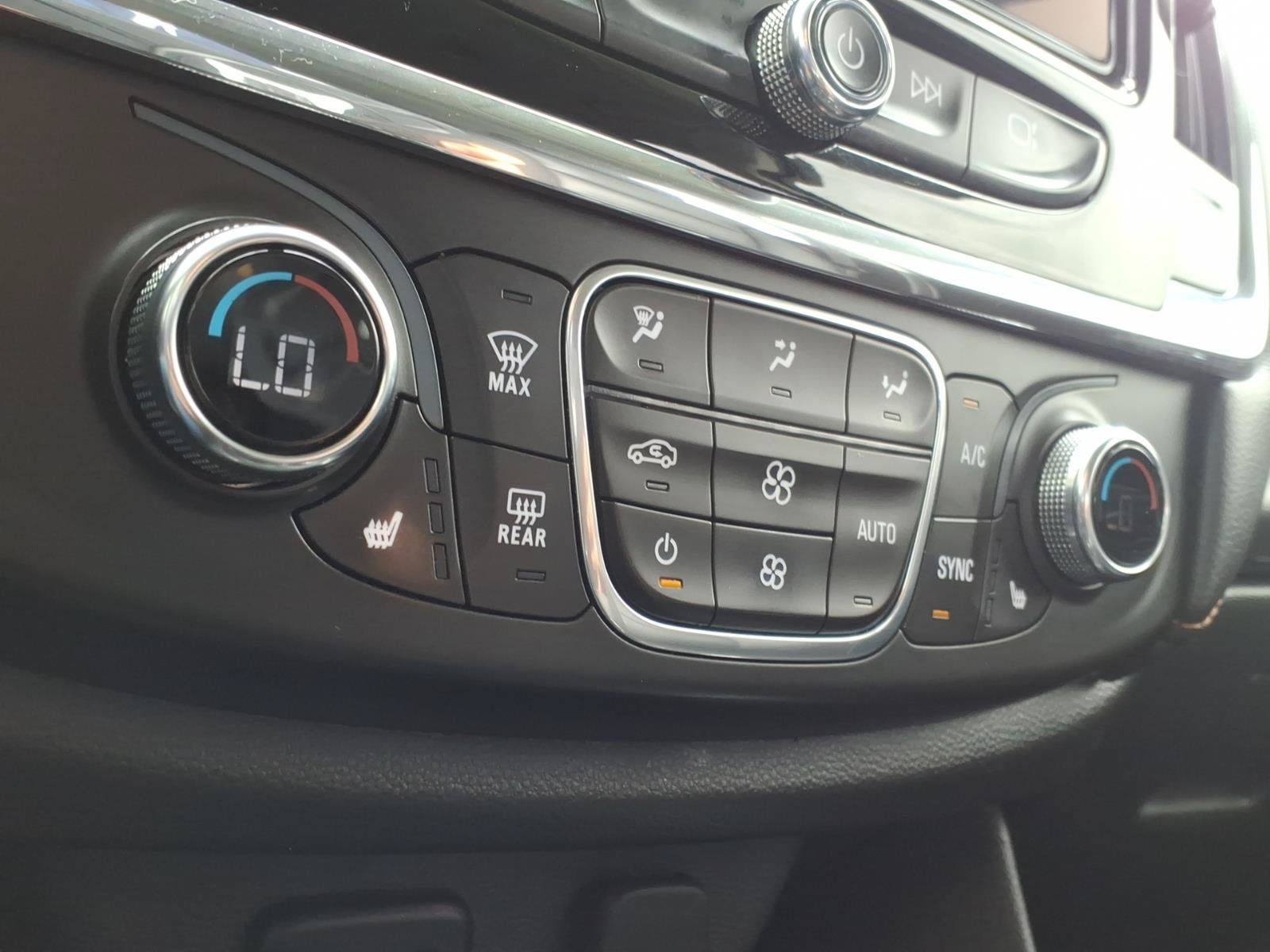 Used 2020 Chevrolet Traverse LT FWD image 24