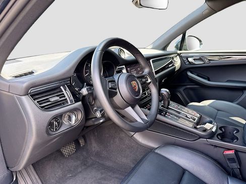 Used 2024 Porsche Macan w/ Premium Plus Package AWD/4WD image 4