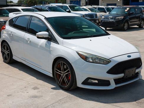 Used 2016 Ford Focus ST FWD image 9