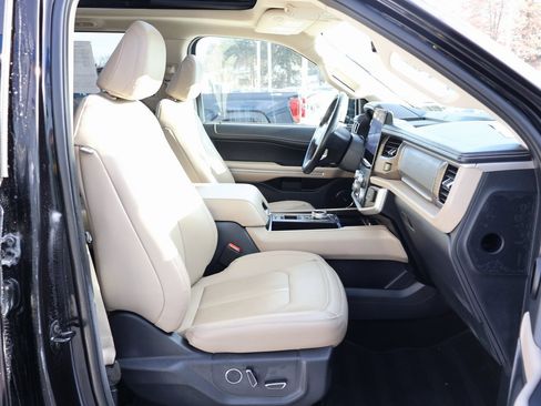 Used 2024 Ford Expedition Limited image 41