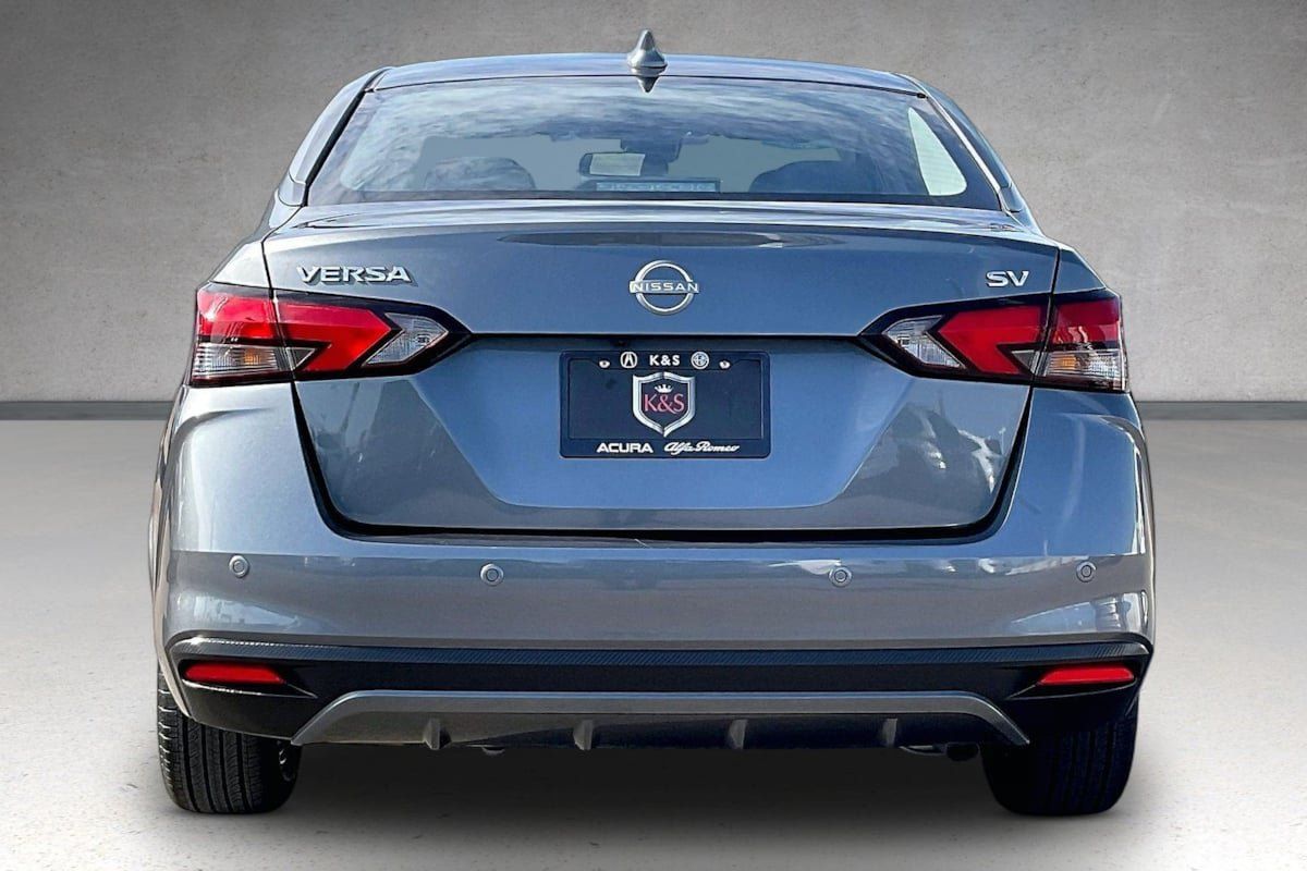 Used 2024 Nissan Versa SV FWD image 4