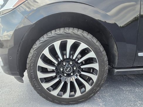Used 2022 Lincoln Navigator Black Label AWD/4WD image 12