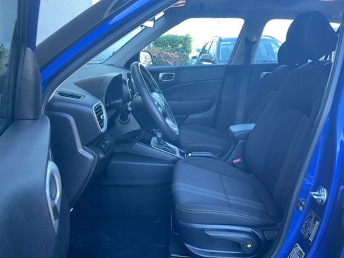 Used 2025 Hyundai Venue SEL image 28