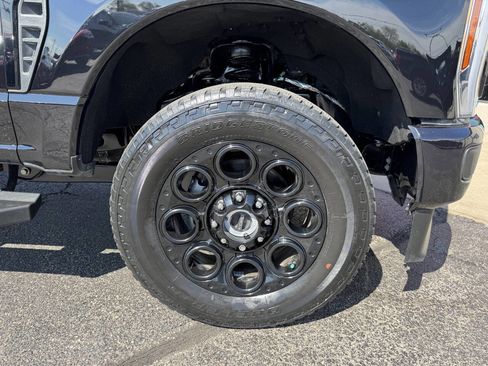 Used 2025 Ford F350 XLT w/ Black Appearance Package AWD/4WD image 7