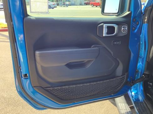 Used 2022 Jeep Gladiator Sport AWD/4WD image 9