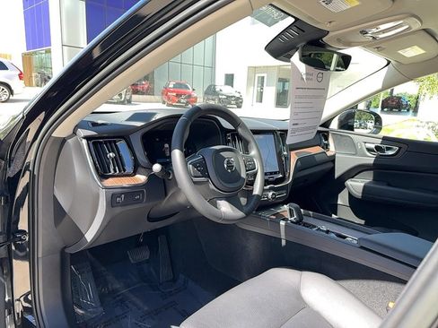 Certified 2022 Volvo XC60 B5 Momentum w/ Advanced Package image 11