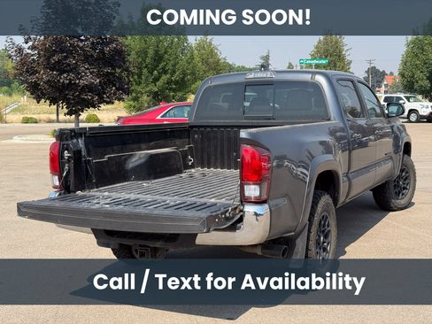 Used 2022 Toyota Tacoma SR5 w/ Black Out Package (TMS) AWD/4WD image 6