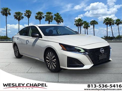 Certified 2024 Nissan Altima 2.5 SV FWD image 1