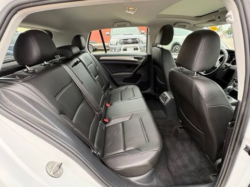Used 2017 Volkswagen Golf 4-Door FWD image 15
