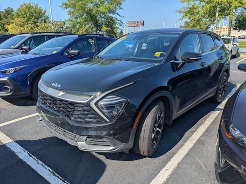 Used 2025 Kia Sportage EX FWD image 3