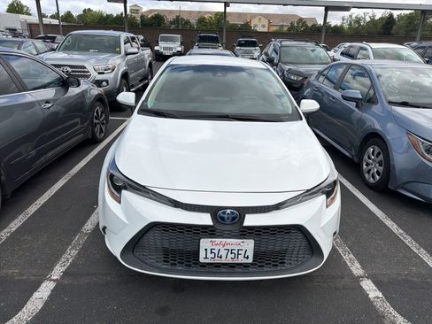 Certified 2022 Toyota Corolla LE FWD image 2