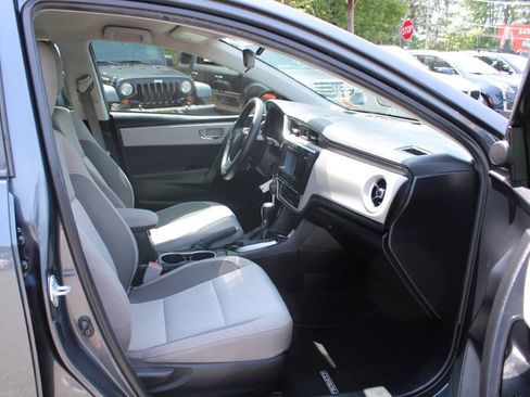 Used 2017 Toyota Corolla LE FWD image 28