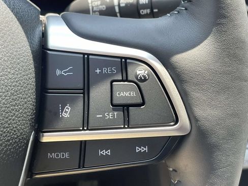 Used 2024 Toyota Highlander Platinum FWD image 25