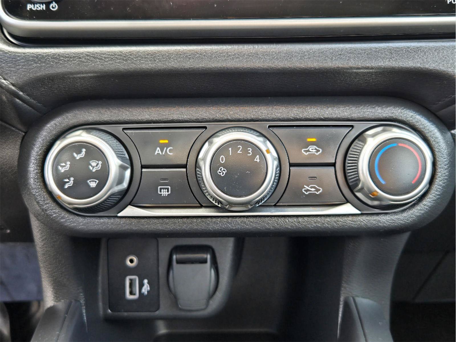Used 2022 Nissan Versa S FWD image 17
