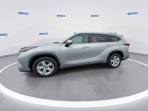 Used 2023 Toyota Highlander L FWD image 5