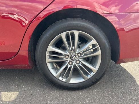Used 2016 Toyota Camry SE image 10