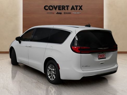 New 2026 Chrysler Pacifica Select FWD image 3