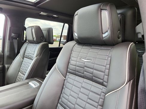 Used 2024 Cadillac Escalade ESV V w/ LPO, ONYX Package AWD/4WD image 18