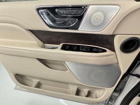 Used 2021 Lincoln Navigator Reserve w/ Luxury Package AWD/4WD image 28