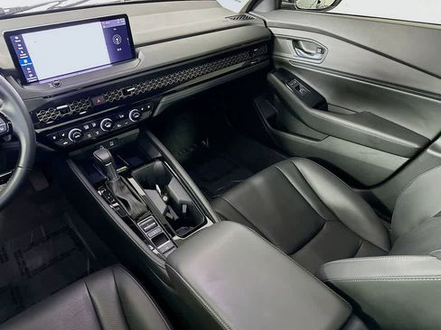 Used 2024 Honda Accord Touring image 11