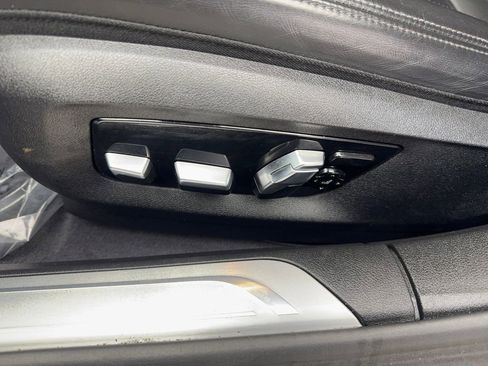 Used 2022 BMW 740i image 30