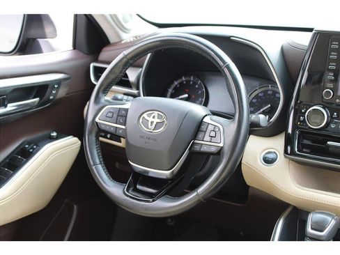 Used 2020 Toyota Highlander Limited image 19