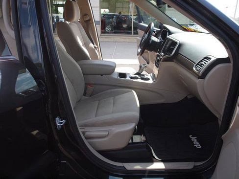 Used 2016 Jeep Grand Cherokee Laredo w/ Quick Order Package 23E AWD/4WD image 6