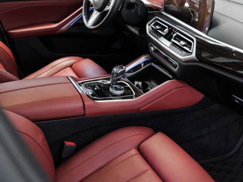 Used 2021 BMW X6 xDrive40i w/ M Sport Package image 22