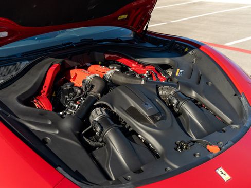 Used 2022 Ferrari Roma RWD image 39