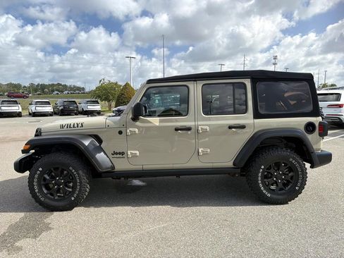 Used 2022 Jeep Wrangler Unlimited Sport AWD/4WD image 2