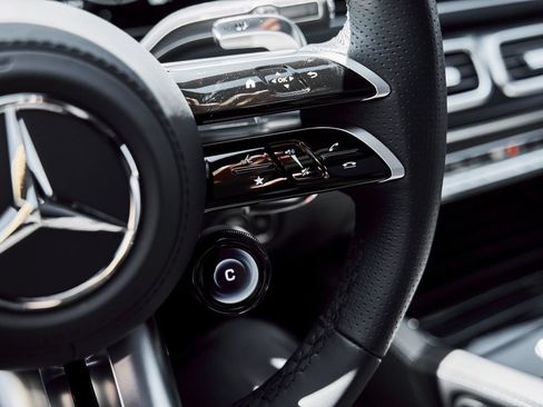Used 2025 Mercedes-Benz GLS 63 AMG 4MATIC image 63