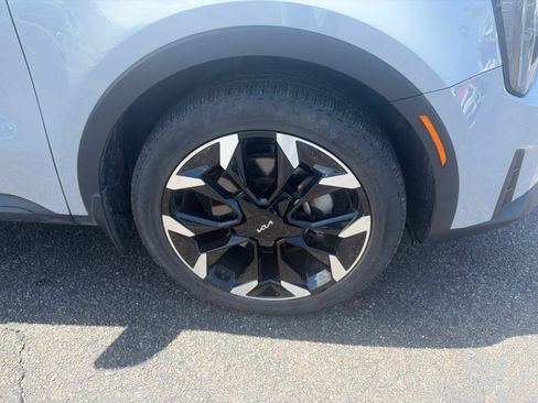 Used 2024 Kia Sorento EX w/ Panoramic Sunroof Package FWD image 9