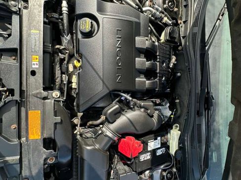 Used 2011 Lincoln MKZ BASE image 11