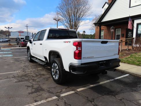 Used 2022 Chevrolet Silverado 2500 Custom w/ Custom Value Package image 4