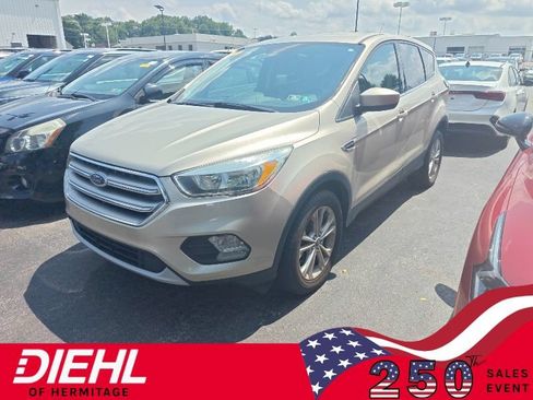Used 2017 Ford Escape SE FWD image 1