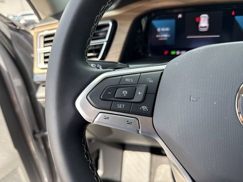 Used 2024 Volkswagen Atlas SE FWD image 15