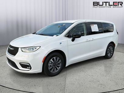 Used 2024 Chrysler Pacifica Limited