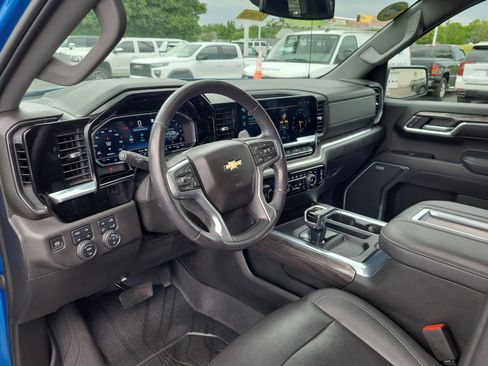 Used 2022 Chevrolet Silverado 1500 LTZ w/ LTZ Premium Package AWD/4WD image 18
