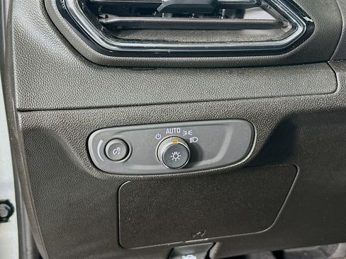 Used 2023 Chevrolet Bolt EUV LT w/ Convenience Package FWD image 17
