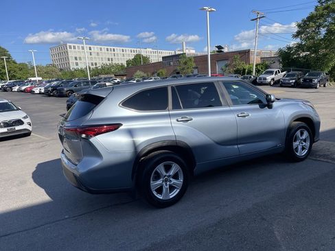 Used 2023 Toyota Highlander LE AWD/4WD image 8
