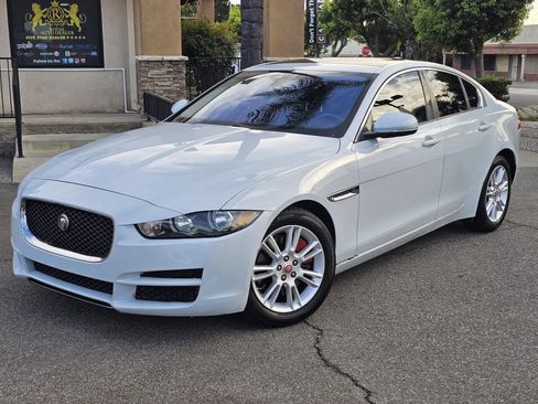 Used 2018 Jaguar XE Premium RWD image 1
