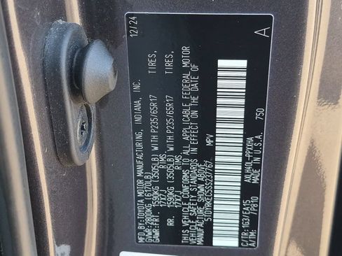 Used 2025 Toyota Sienna XLE FWD image 32