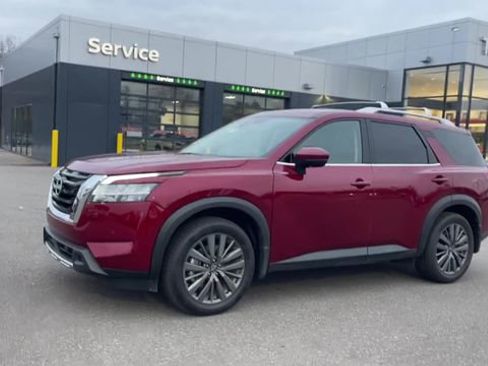 Used 2023 Nissan Pathfinder SL w/ SL Premium Package AWD/4WD image 4