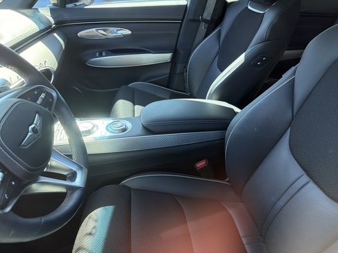 Used 2023 Genesis GV70 2.5T w/ Sport Prestige Package image 5