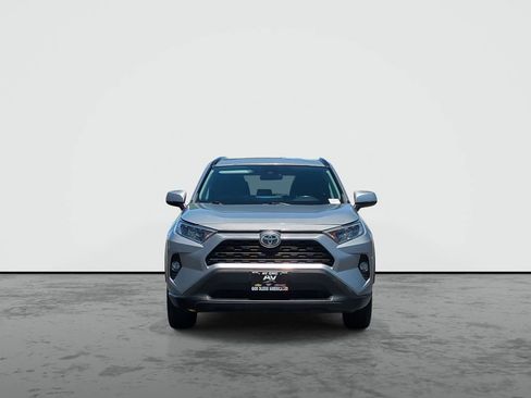 Used 2020 Toyota RAV4 XLE AWD/4WD image 3