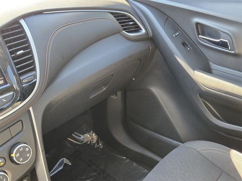 Used 2020 Chevrolet Trax LS image 21