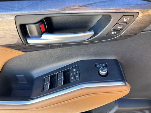 Used 2023 Toyota Highlander Platinum image 21