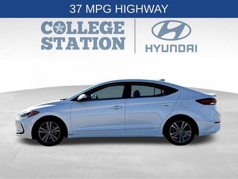Used 2017 Hyundai Elantra SE image 7