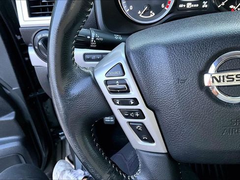 Used 2016 Nissan Titan SL image 17
