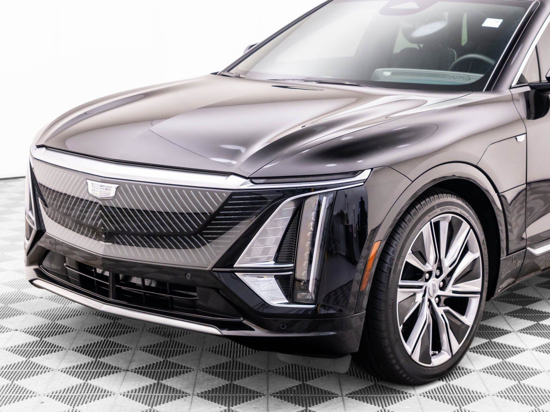 Used 2025 Cadillac Lyriq Luxury w/ Nappa Leather Package AWD/4WD image 33